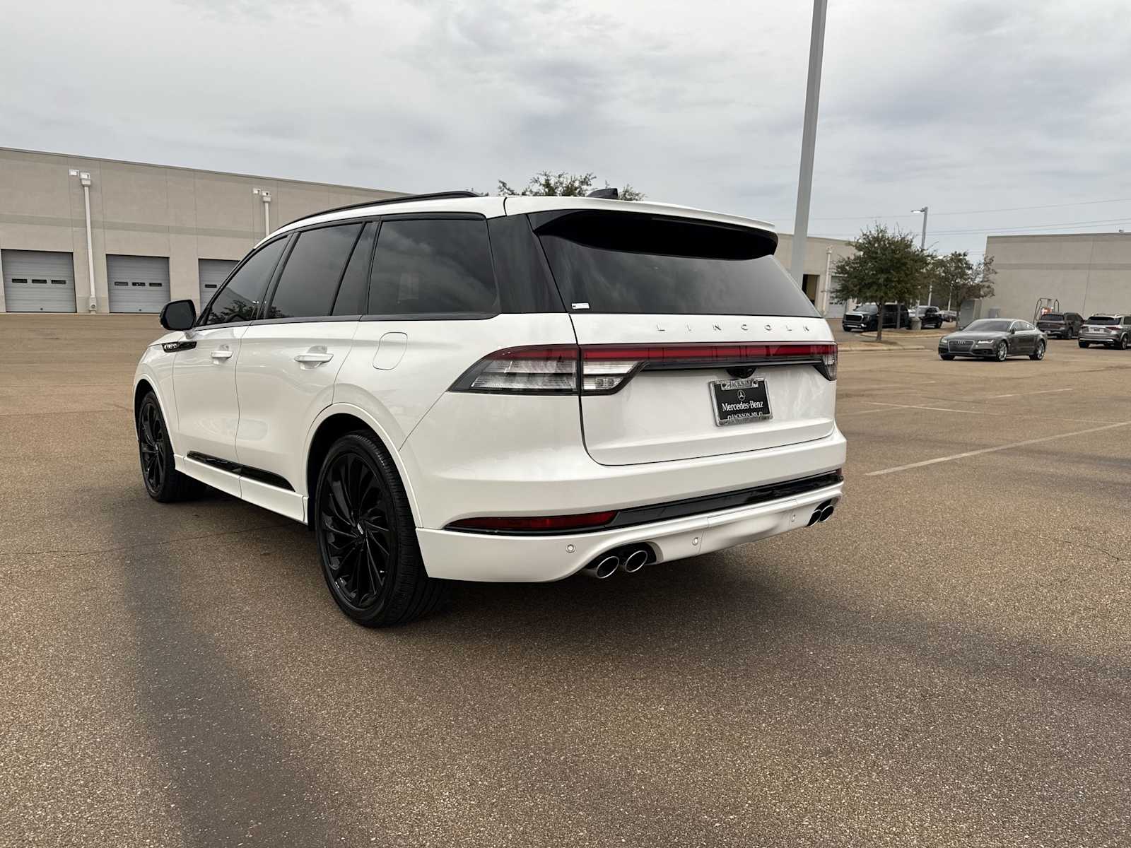 Thumbnail: 2025 Lincoln Aviator - 4