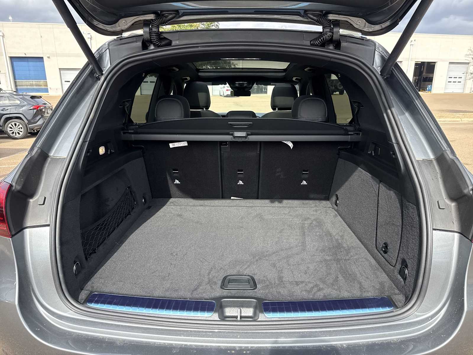 Thumbnail: 2026 Mercedes-Benz GLE - 26