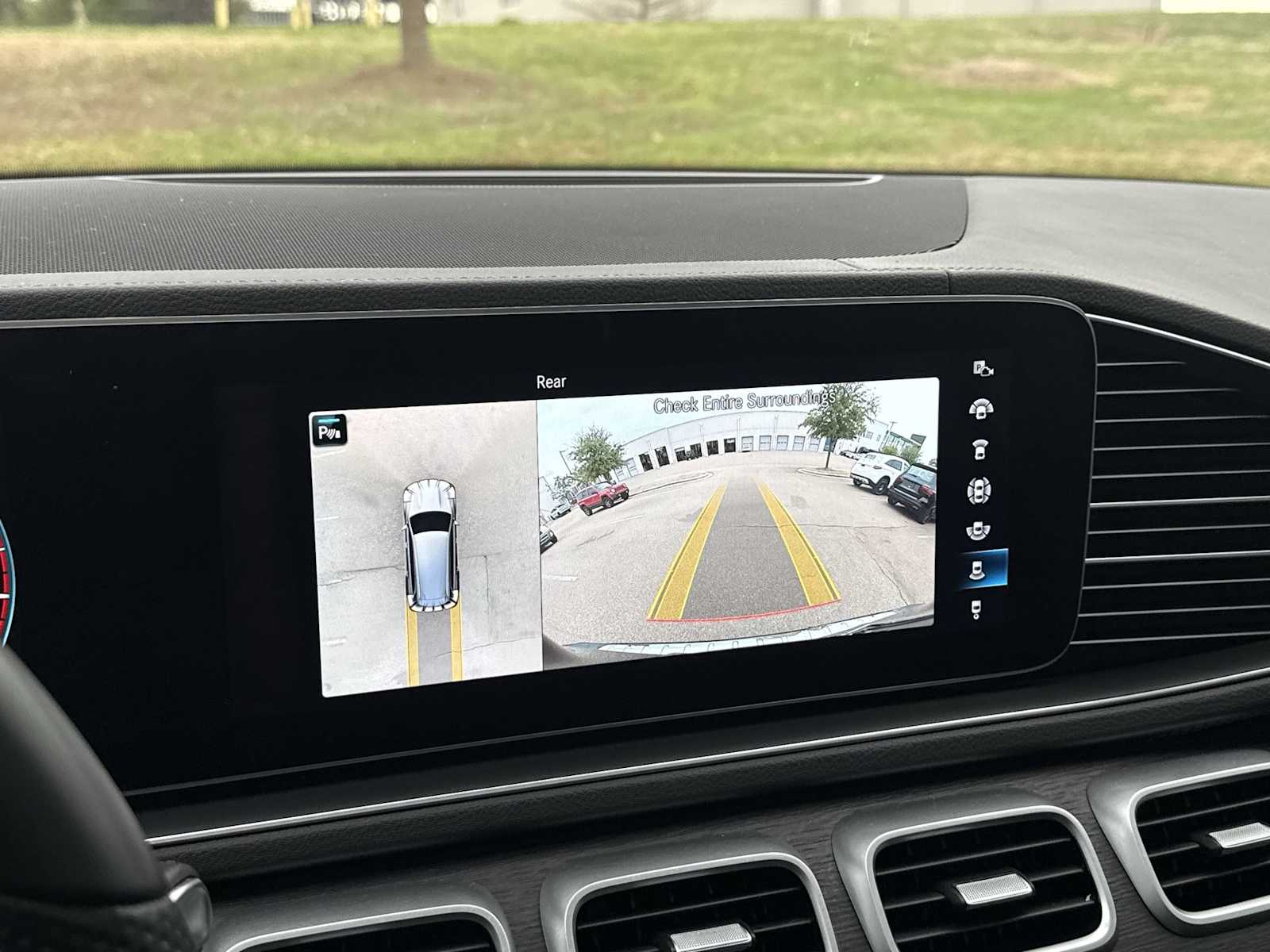 Thumbnail: 2023 Mercedes-Benz GLS - 23