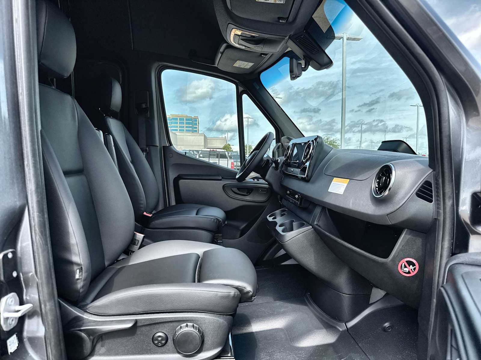 Thumbnail: 2026 Mercedes-Benz Sprinter - 8