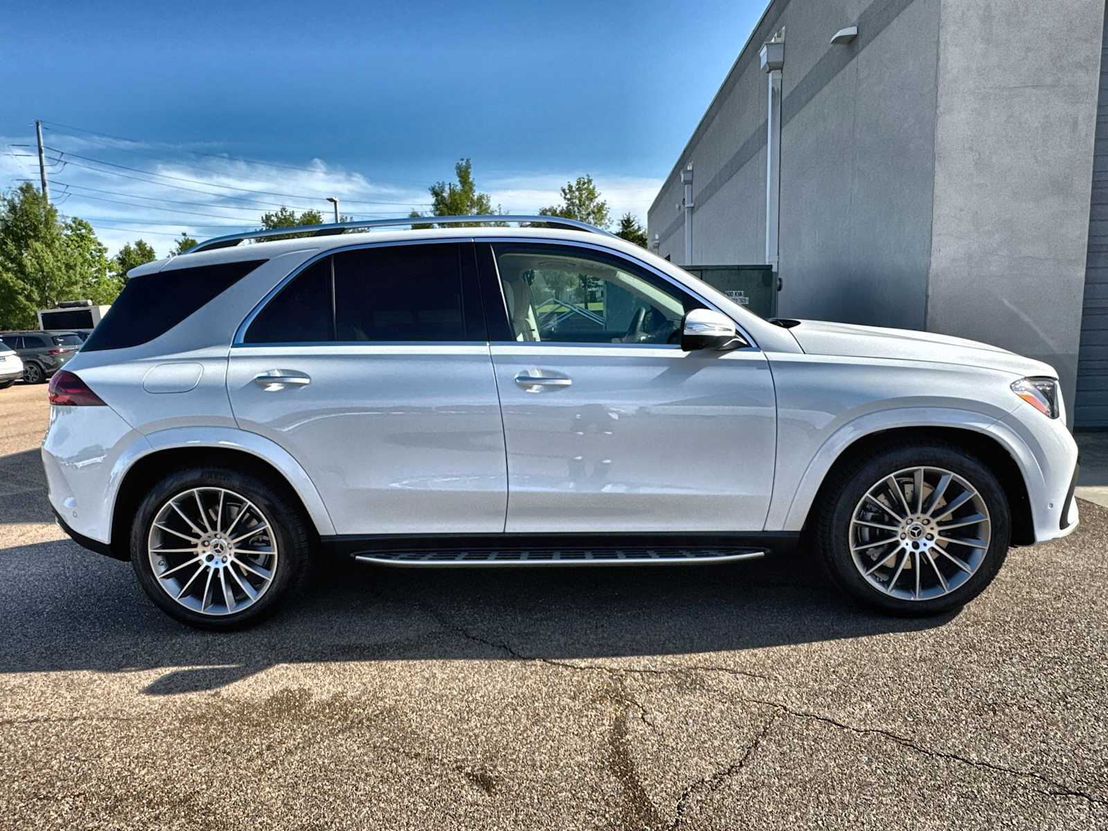 Thumbnail: 2026 Mercedes-Benz GLE - 10