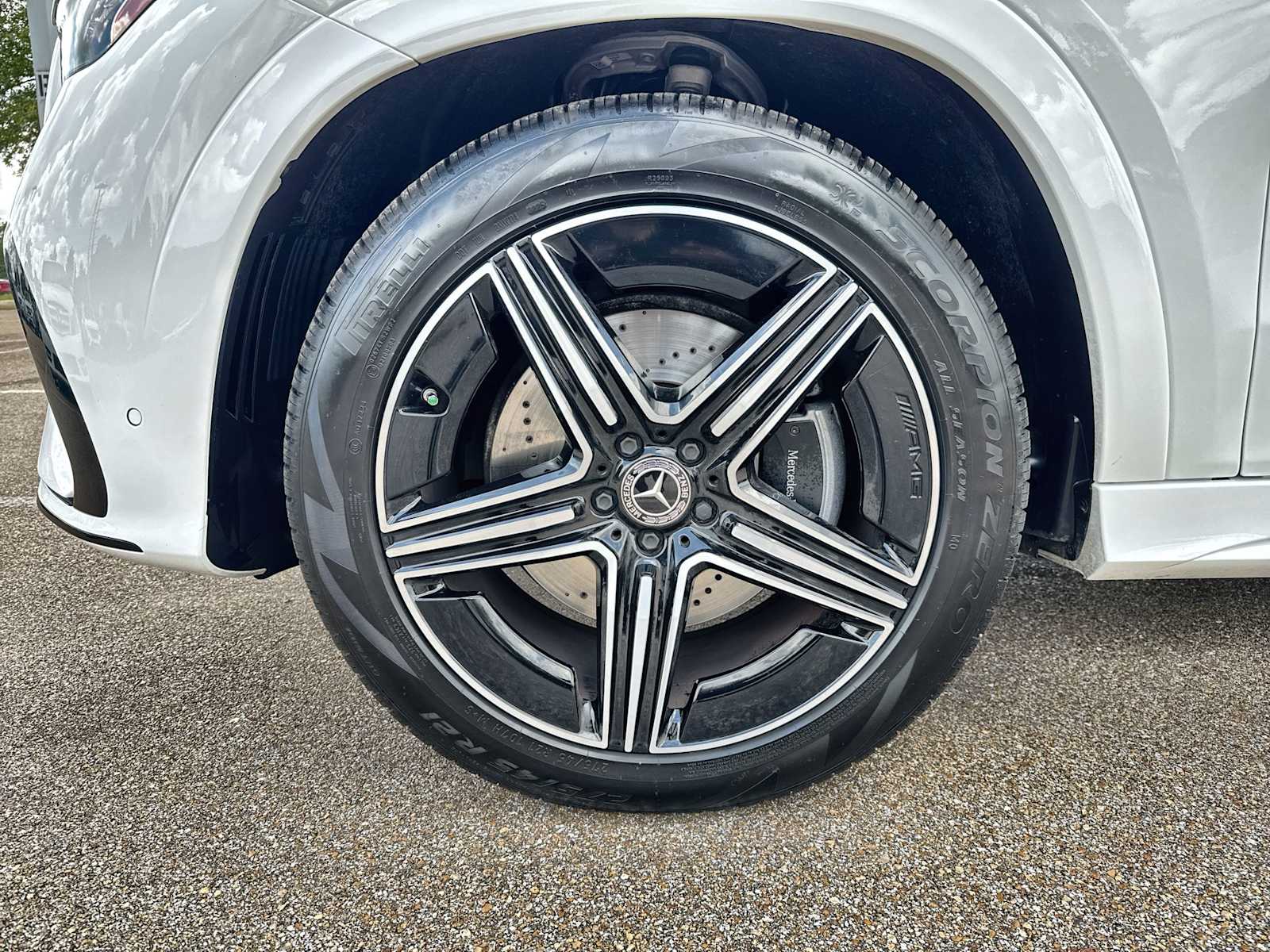 Thumbnail: 2026 Mercedes-Benz GLE - 14