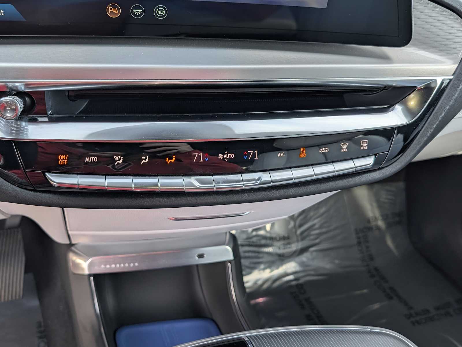 Thumbnail: 2024 Cadillac Lyriq - 19