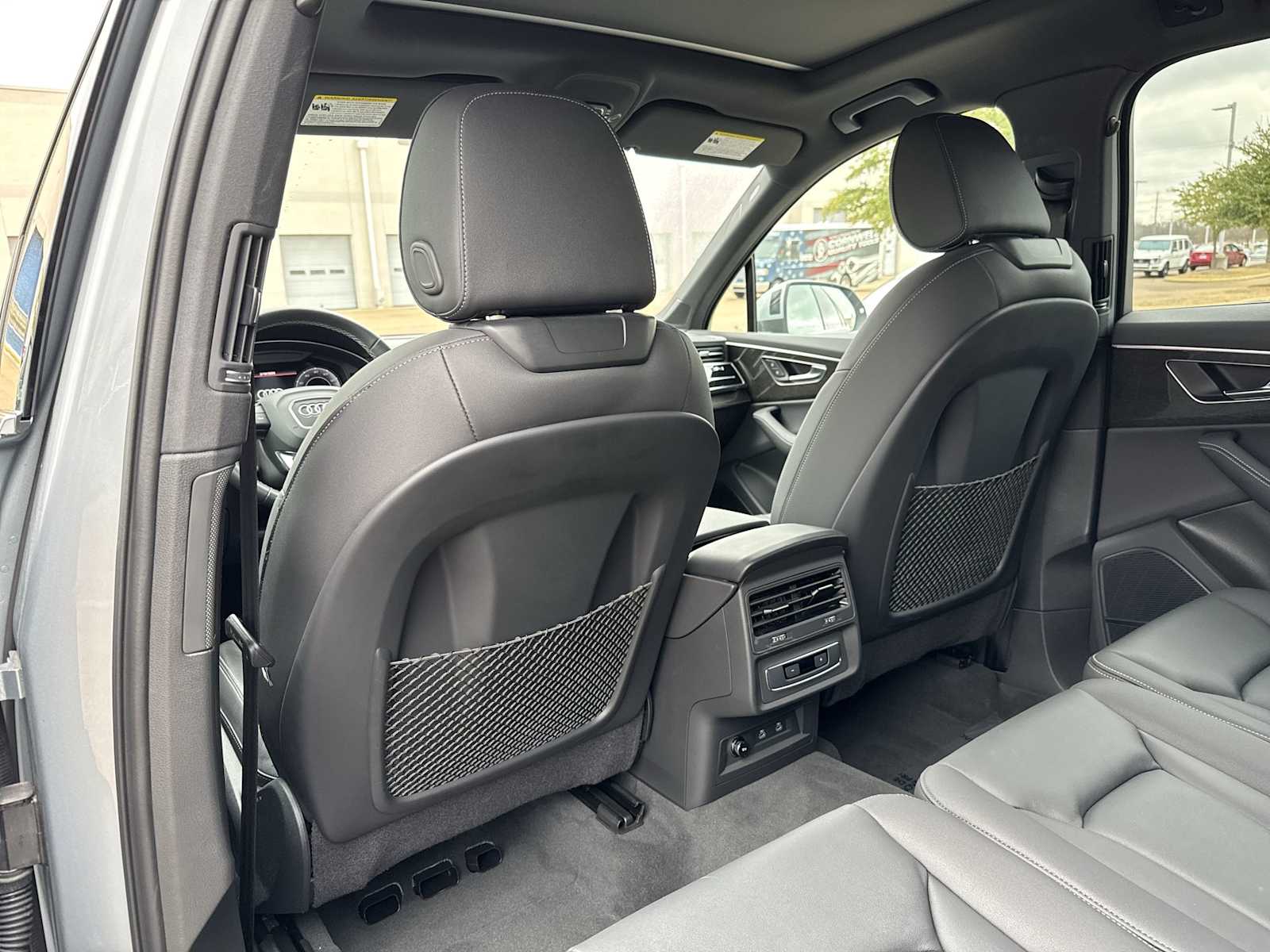 Thumbnail: 2025 Audi Q7 - 16