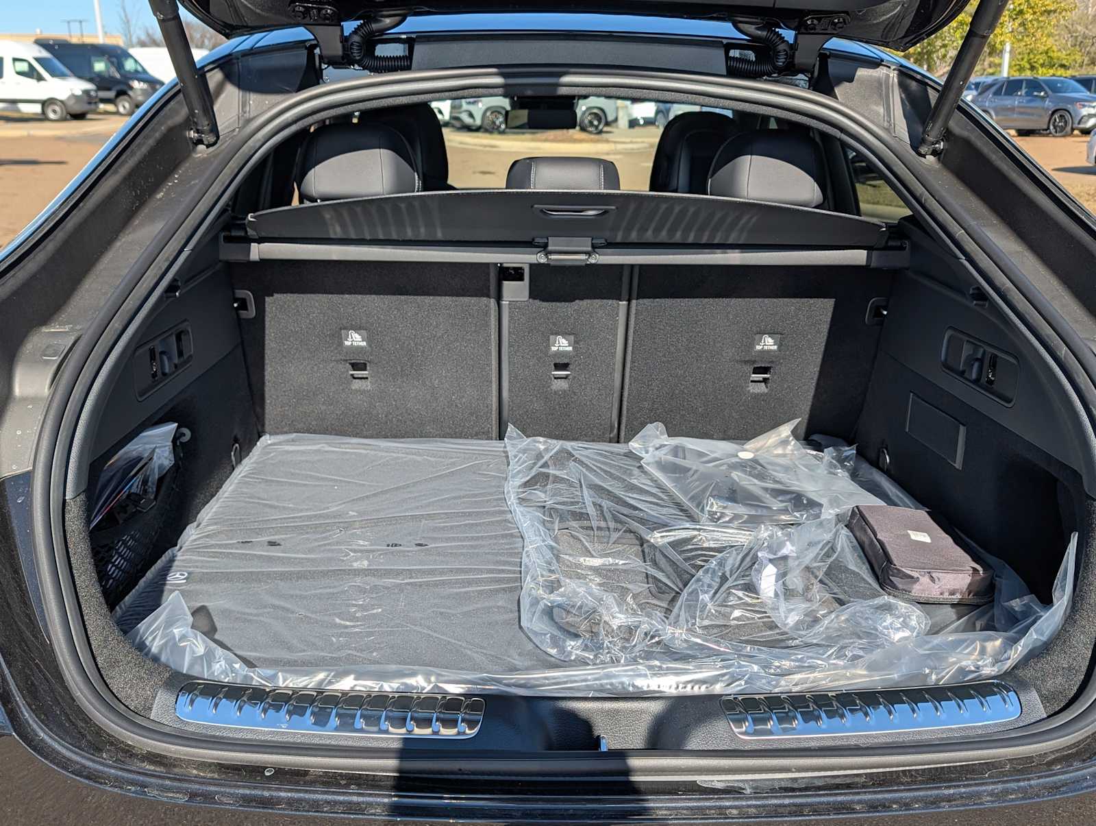 Thumbnail: 2026 Mercedes-Benz GLC - 23