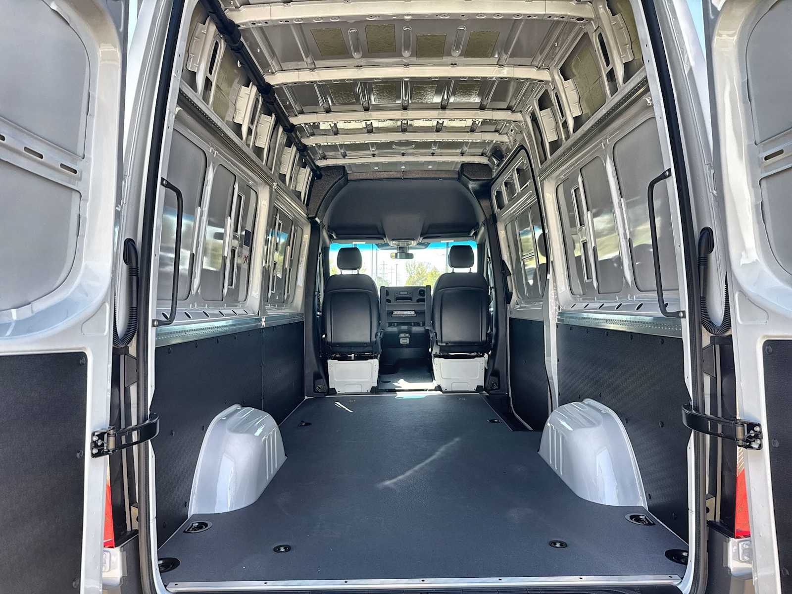 Thumbnail: 2026 Mercedes-Benz Sprinter - 16