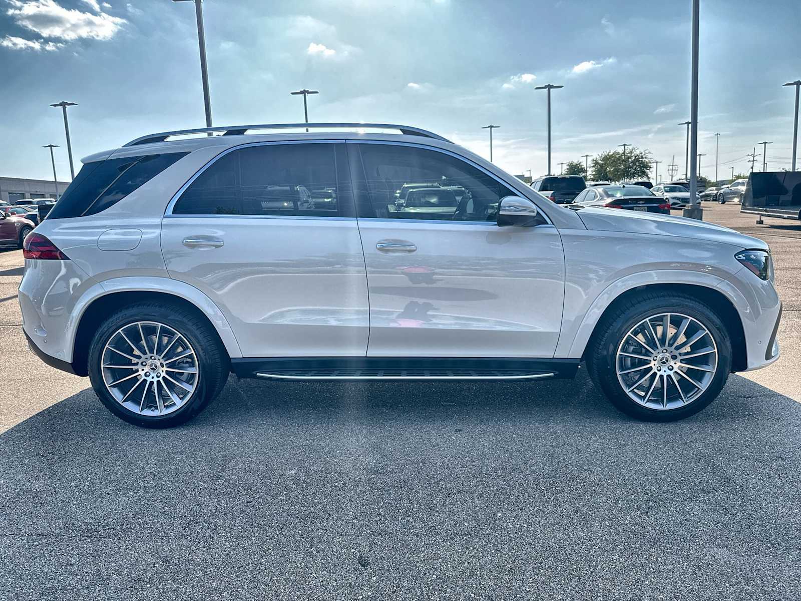 Thumbnail: 2026 Mercedes-Benz GLE - 10
