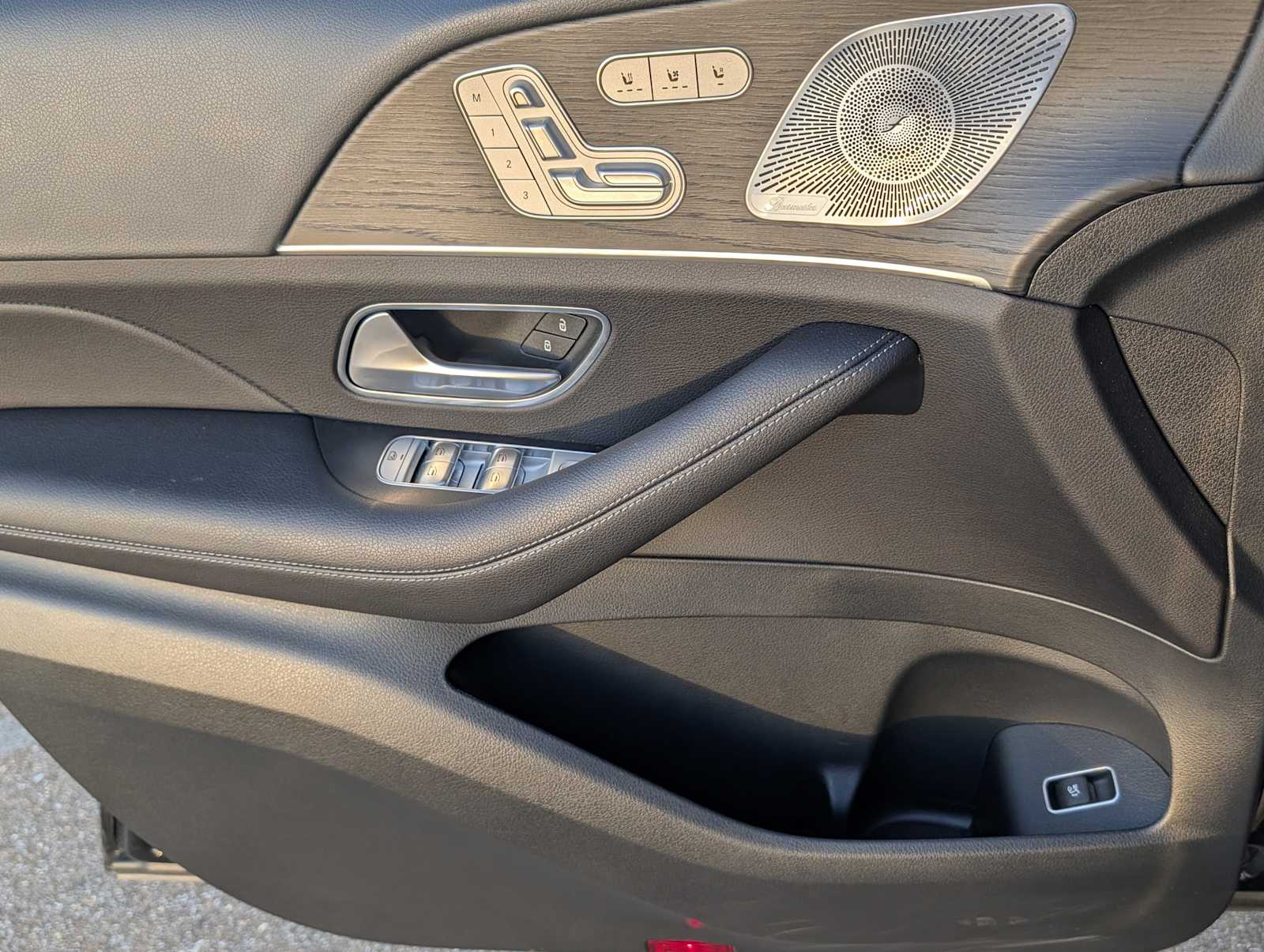 Thumbnail: 2025 Mercedes-Benz GLS - 23