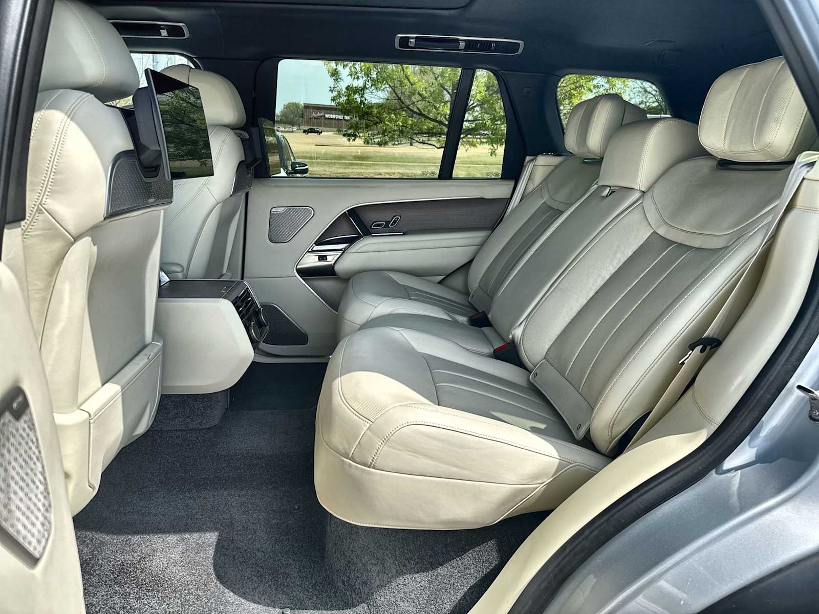 Thumbnail: 2025 Land Rover Range Rover - 4