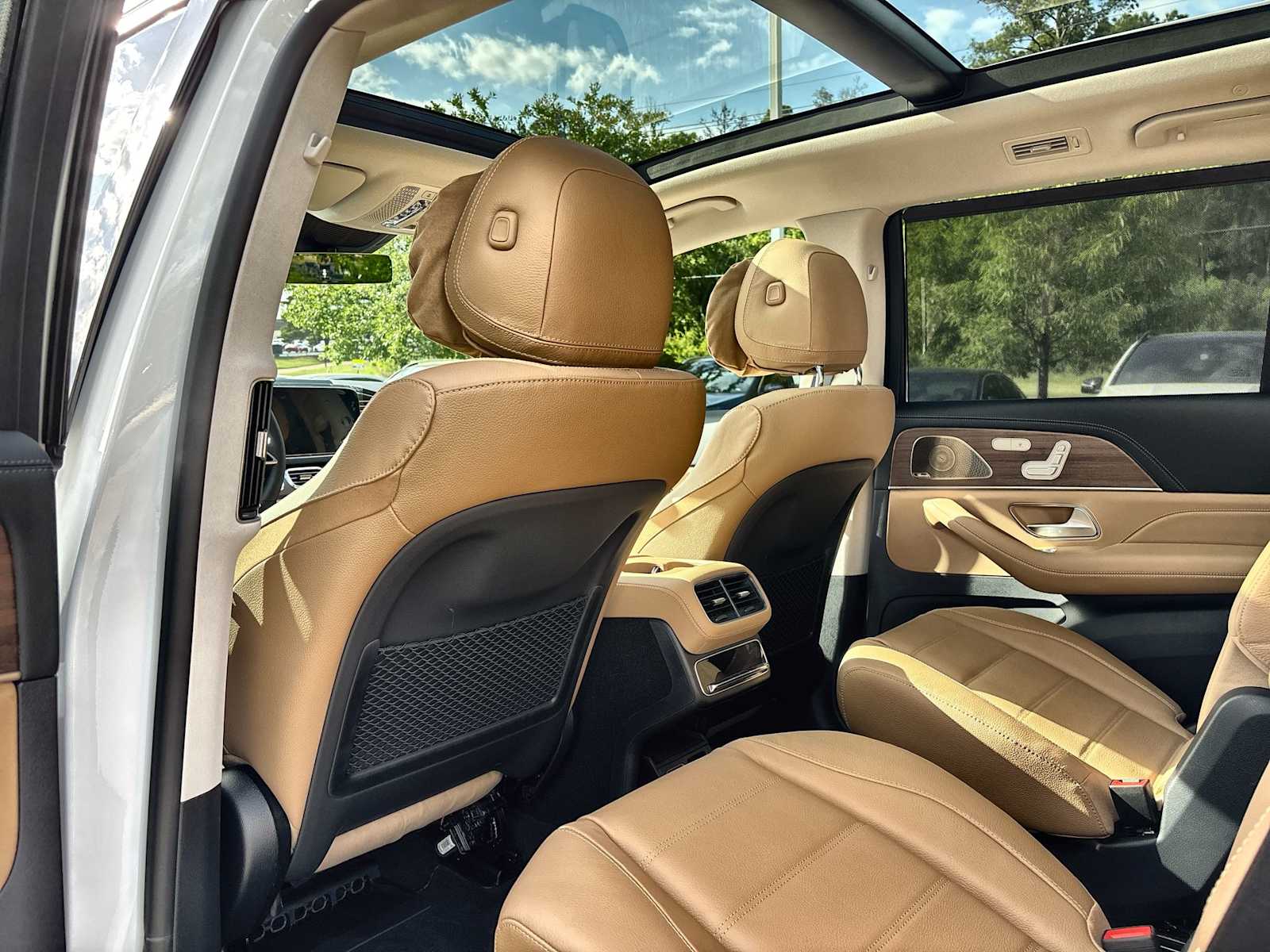 Thumbnail: 2026 Mercedes-Benz GLS - 18