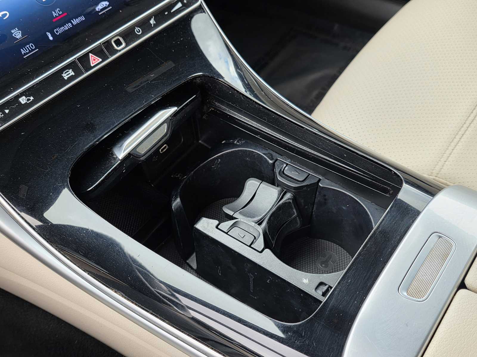 Thumbnail: 2023 Mercedes-Benz C-Class - 22