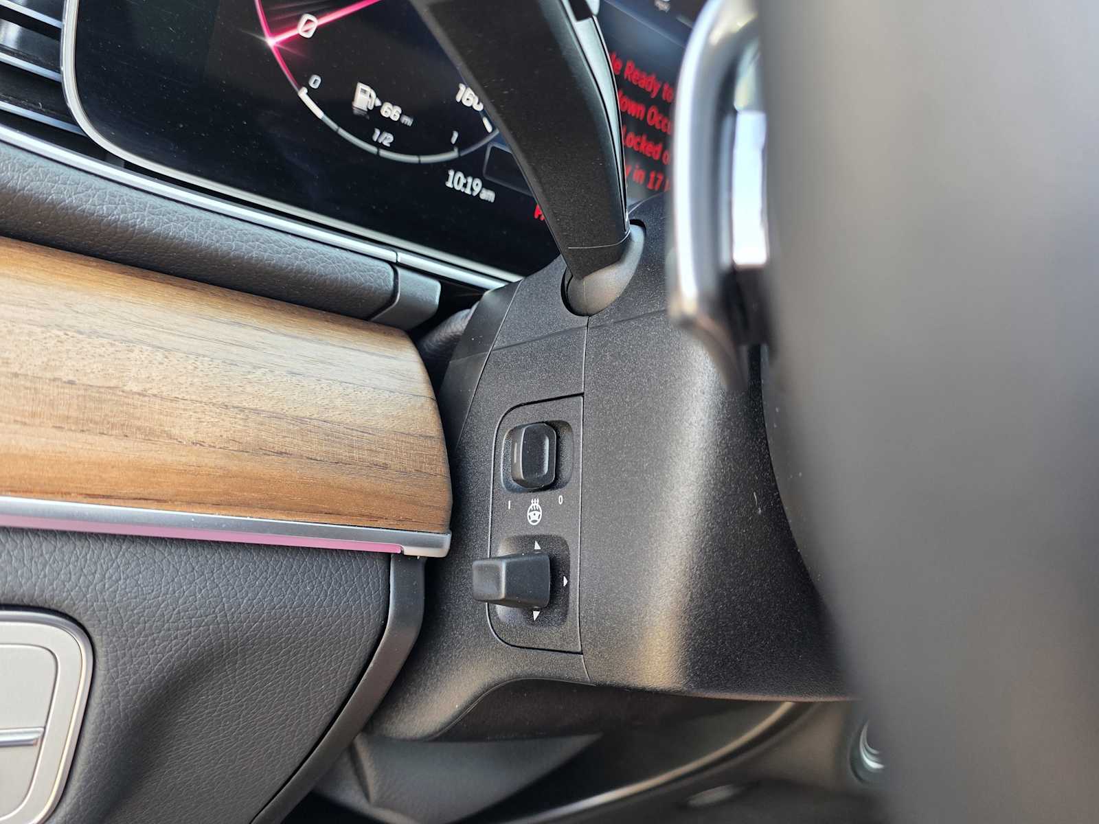 Thumbnail: 2025 Mercedes-Benz GLE - 18