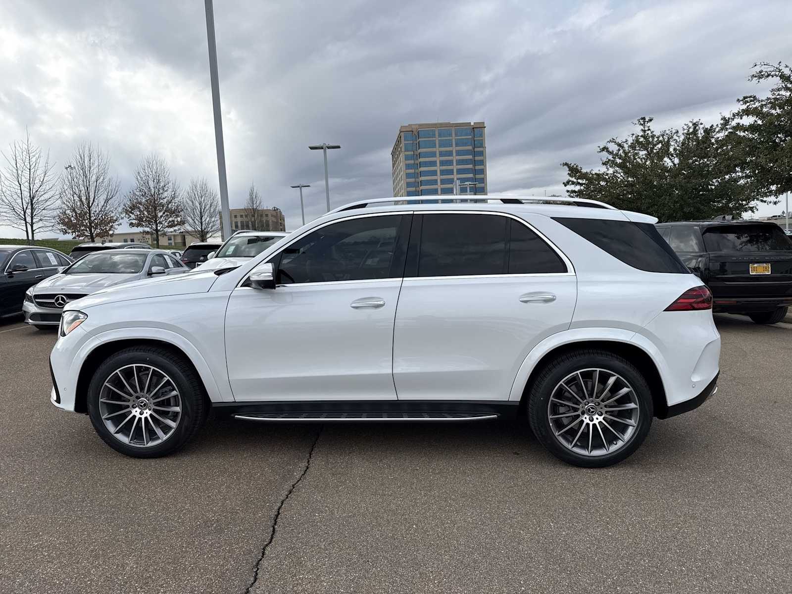 Thumbnail: 2026 Mercedes-Benz GLE - 3