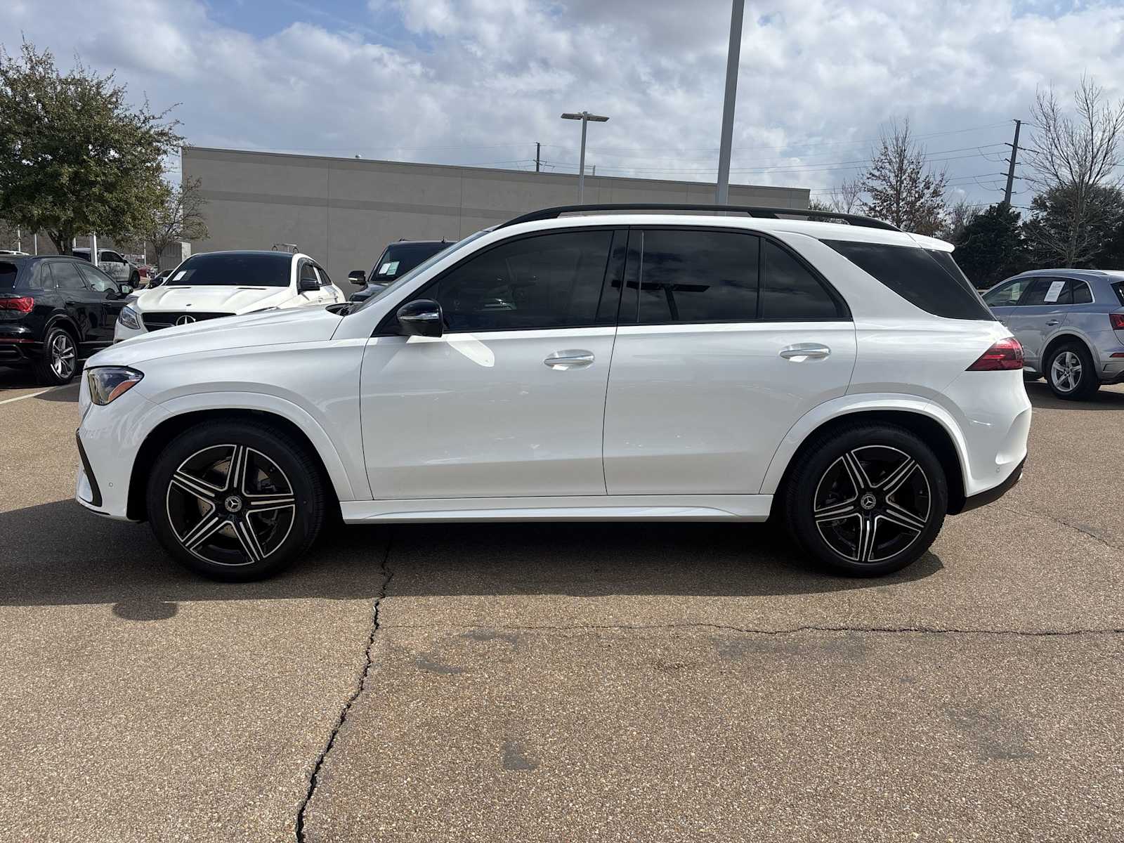 Thumbnail: 2026 Mercedes-Benz GLE - 3