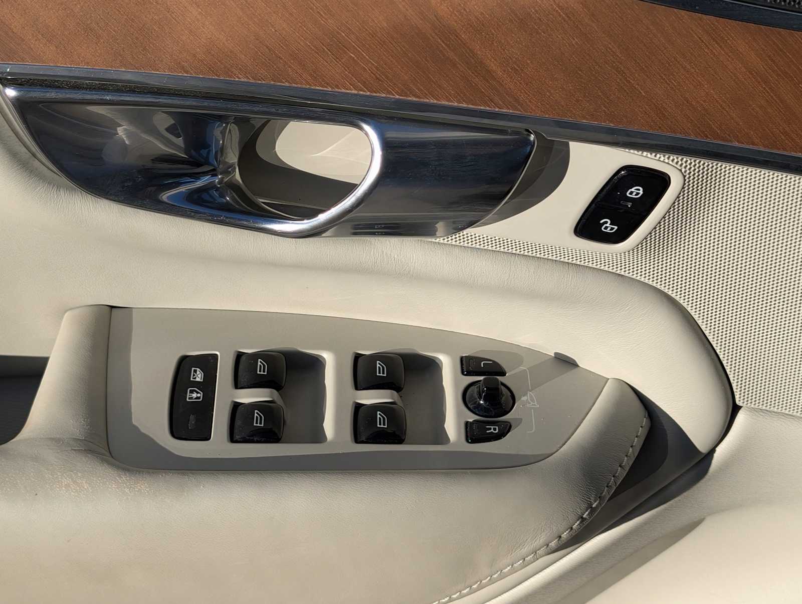 Thumbnail: 2018 Volvo XC90 - 25