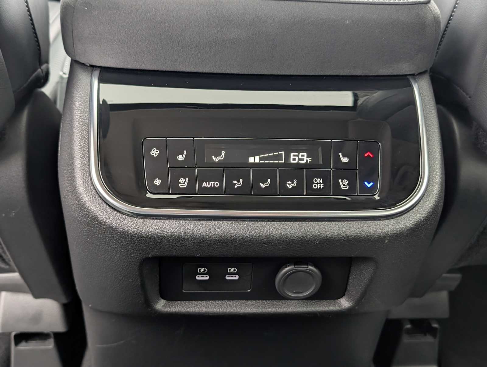 Thumbnail: 2025 INFINITI QX80 - 26