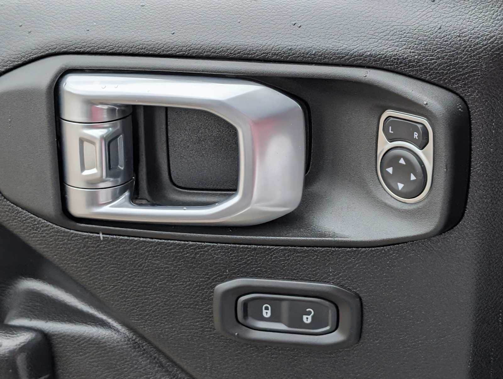 Thumbnail: 2021 Jeep Gladiator - 27