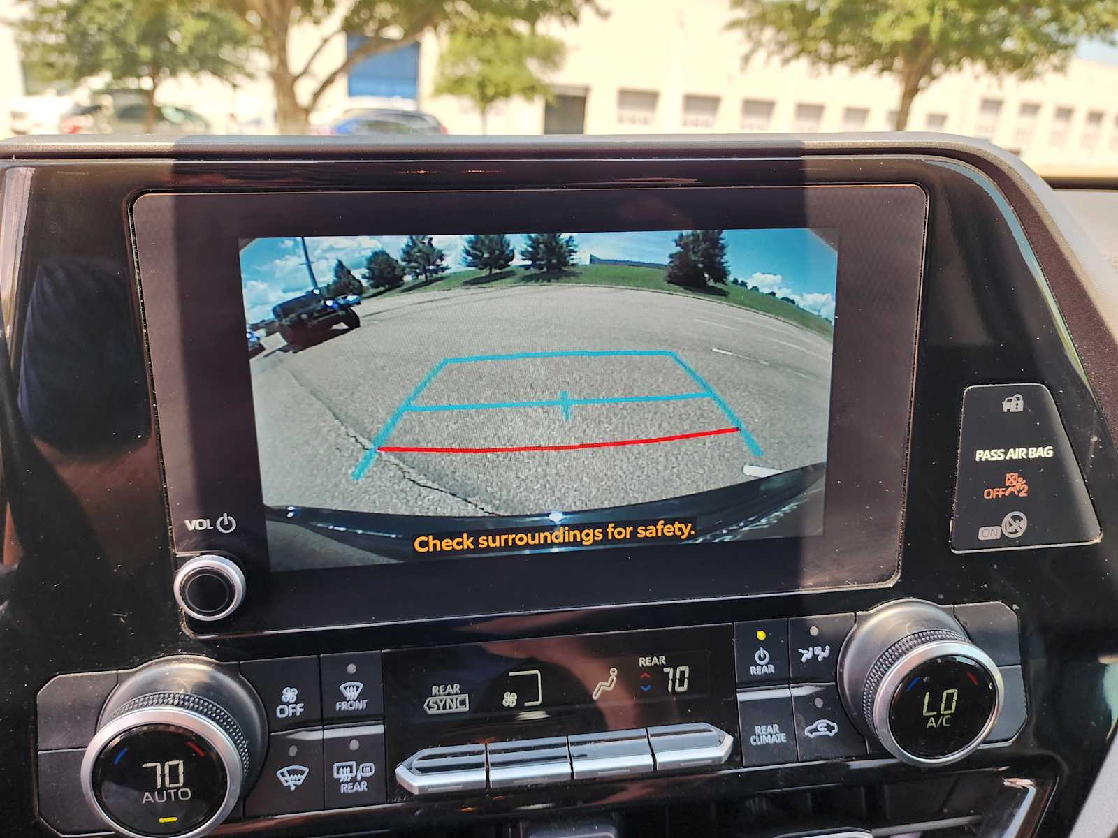 Thumbnail: 2023 Toyota Highlander - 3