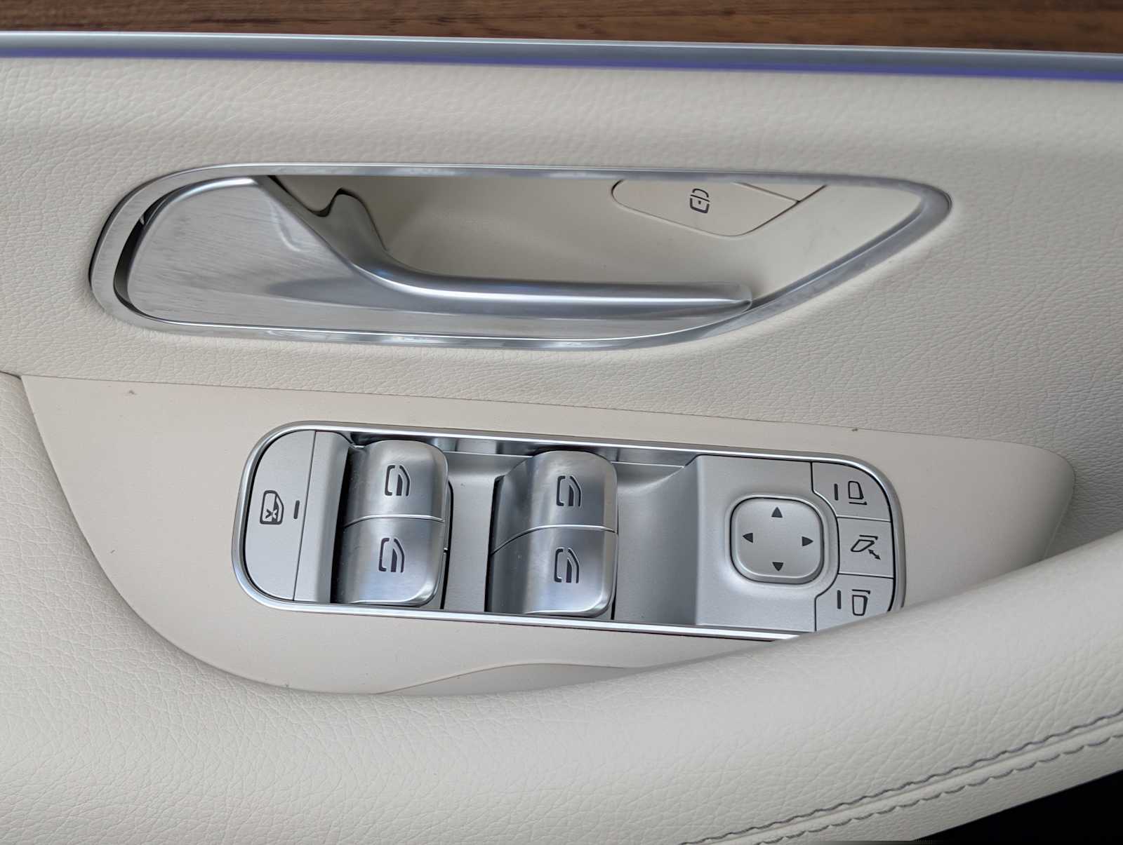 Thumbnail: 2026 Mercedes-Benz GLE - 26