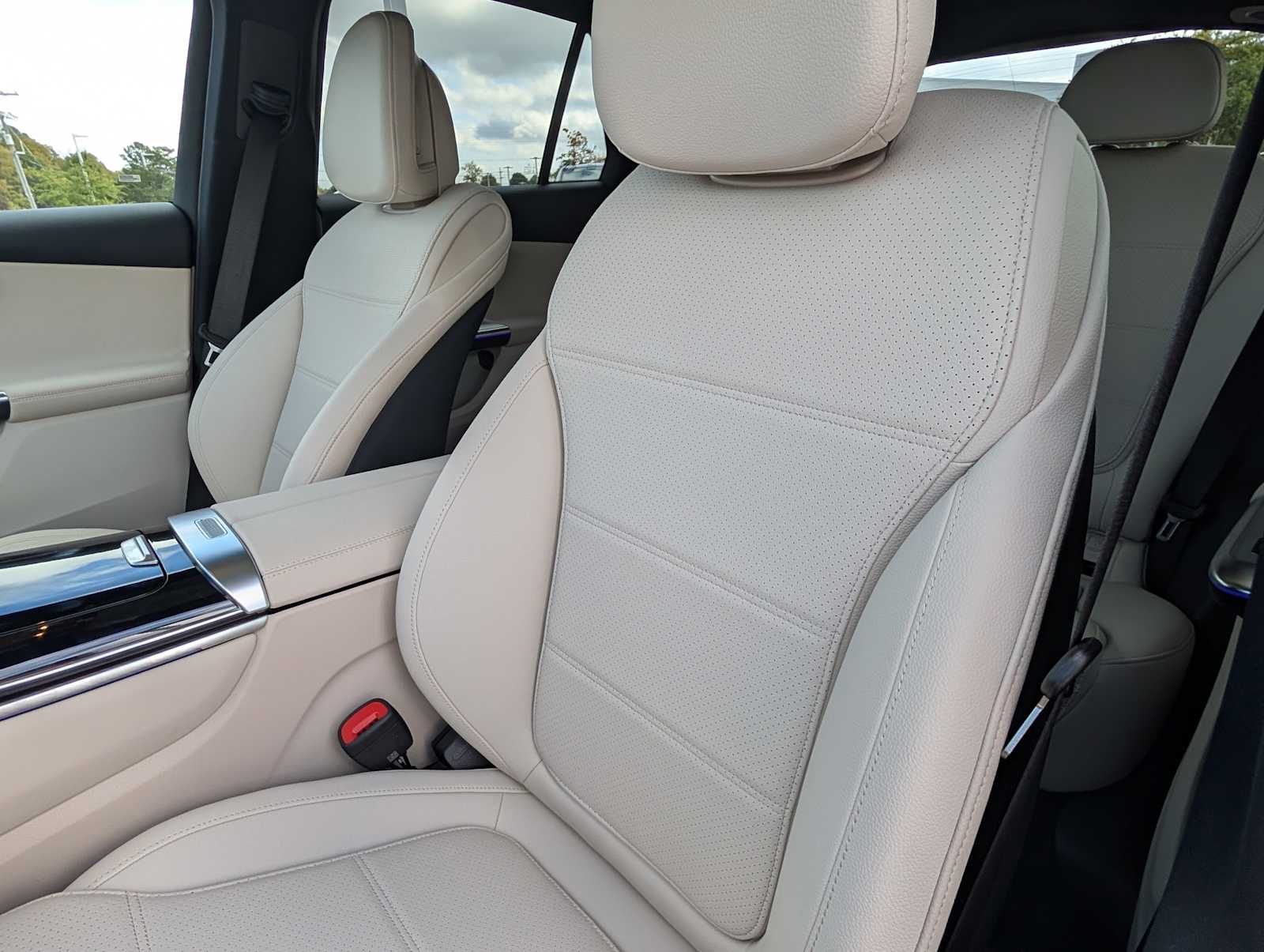 Thumbnail: 2026 Mercedes-Benz GLC - 15