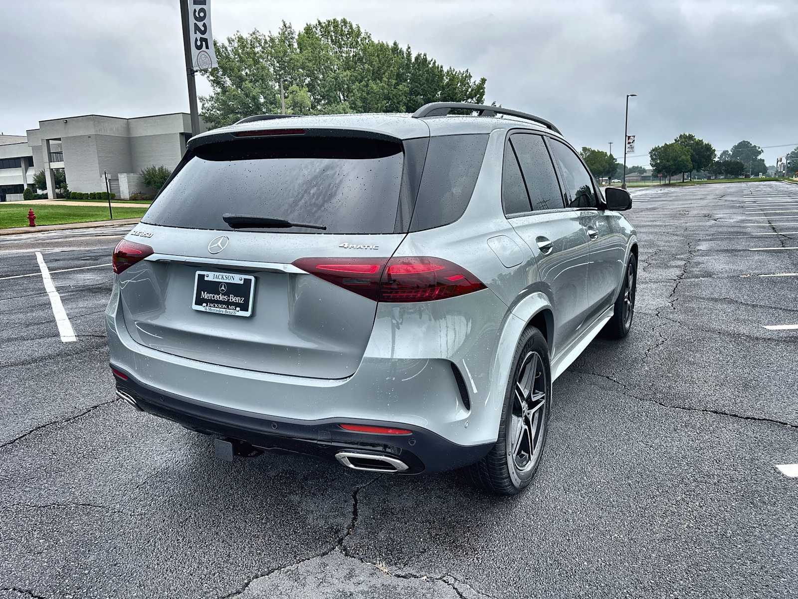 Thumbnail: 2026 Mercedes-Benz GLE - 8
