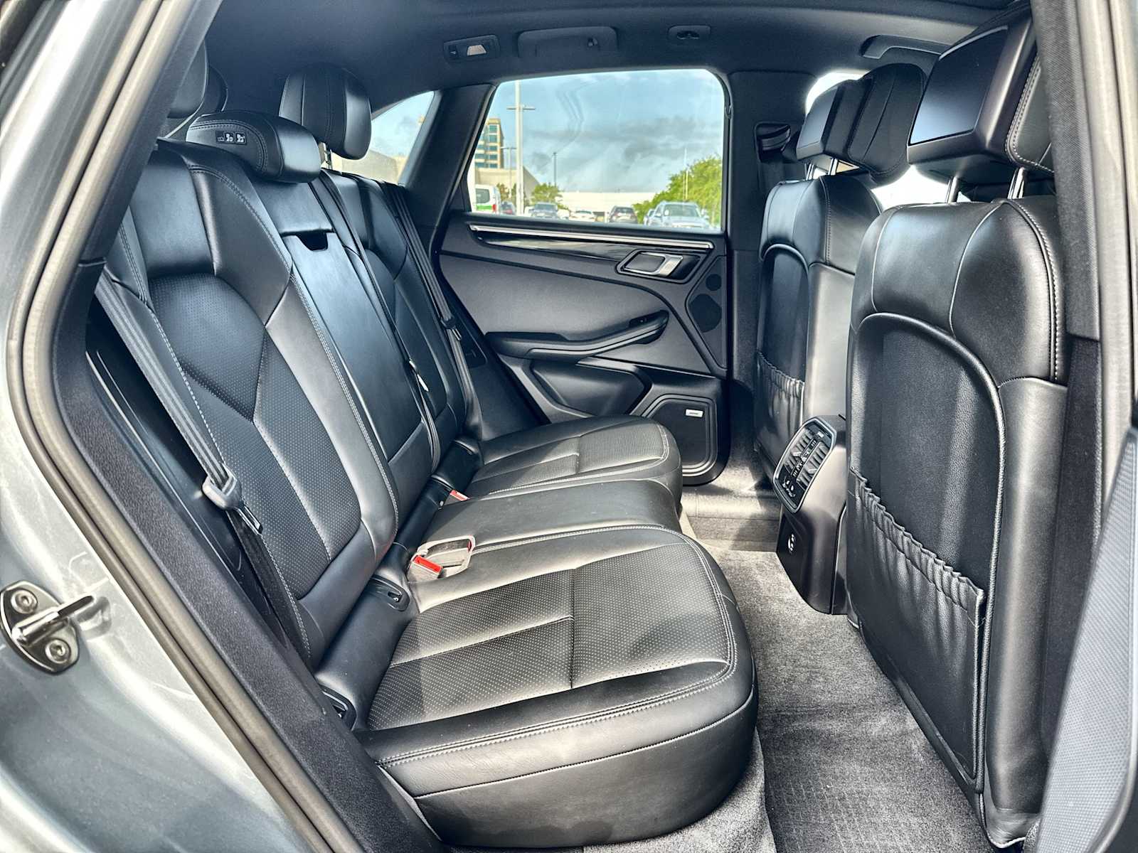 Thumbnail: 2020 Porsche Macan - 19