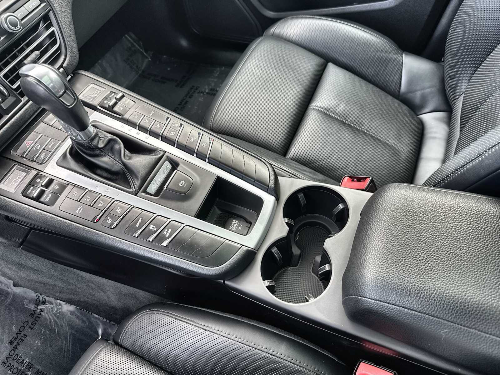 Thumbnail: 2020 Porsche Macan - 22