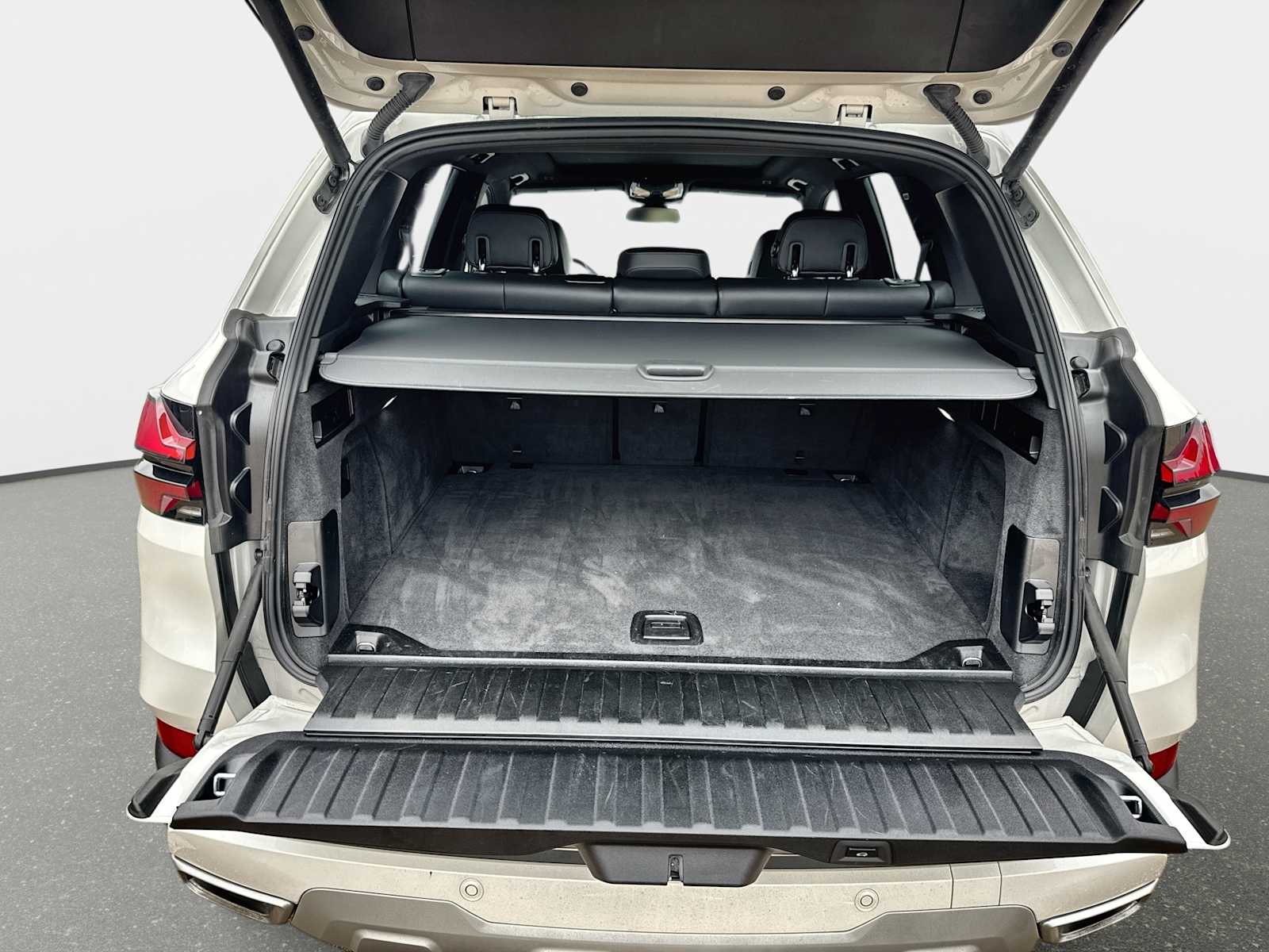 Thumbnail: 2026 BMW X5 - 16