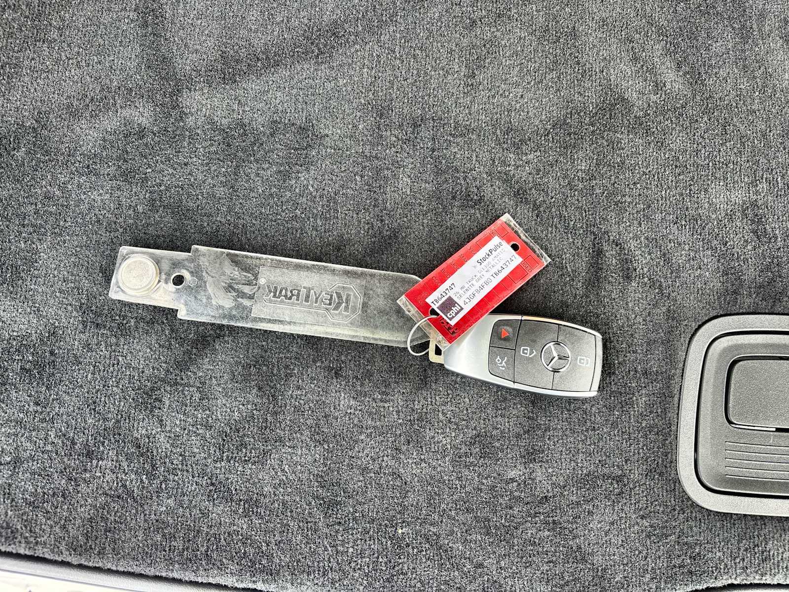 Thumbnail: 2026 Mercedes-Benz GLE - 26