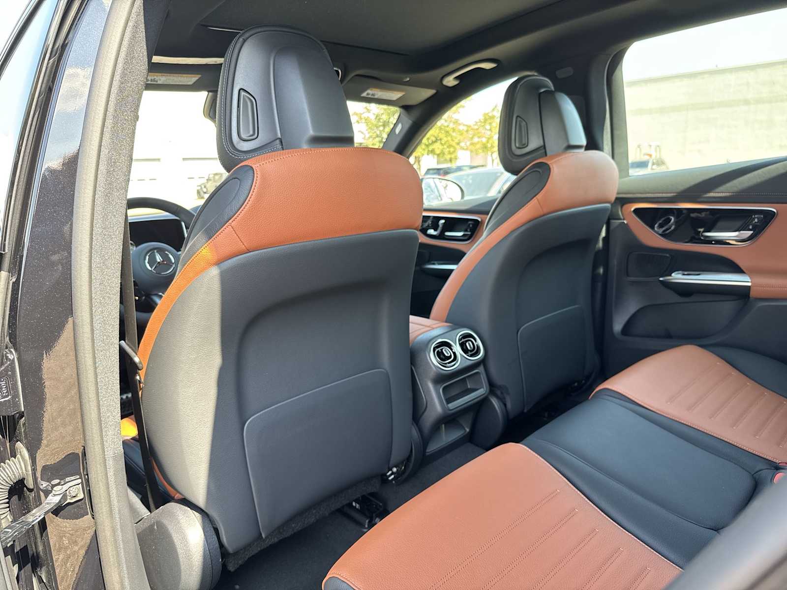 Thumbnail: 2026 Mercedes-Benz GLC - 16