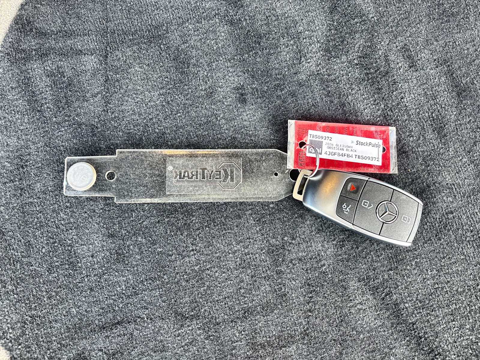 Thumbnail: 2026 Mercedes-Benz GLE - 26