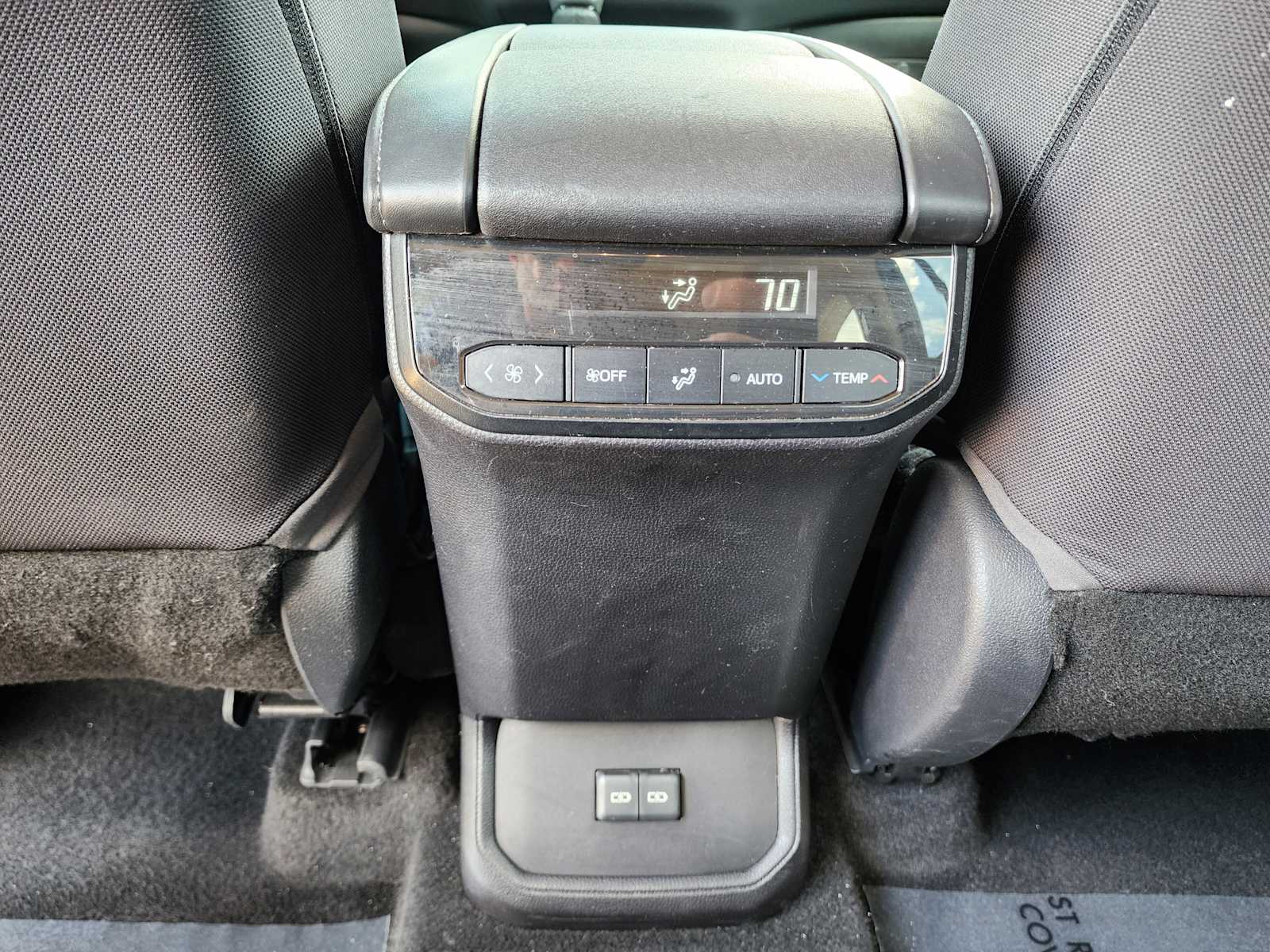 Thumbnail: 2023 Toyota Highlander - 4