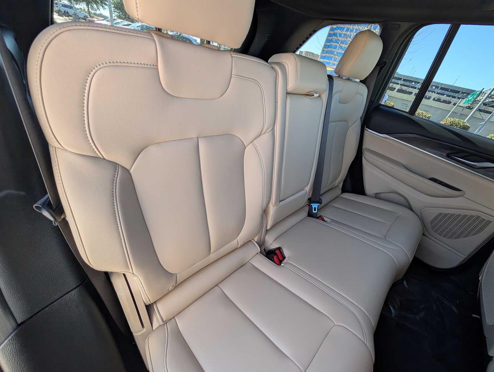 Thumbnail: 2024 Jeep Grand Cherokee - 21