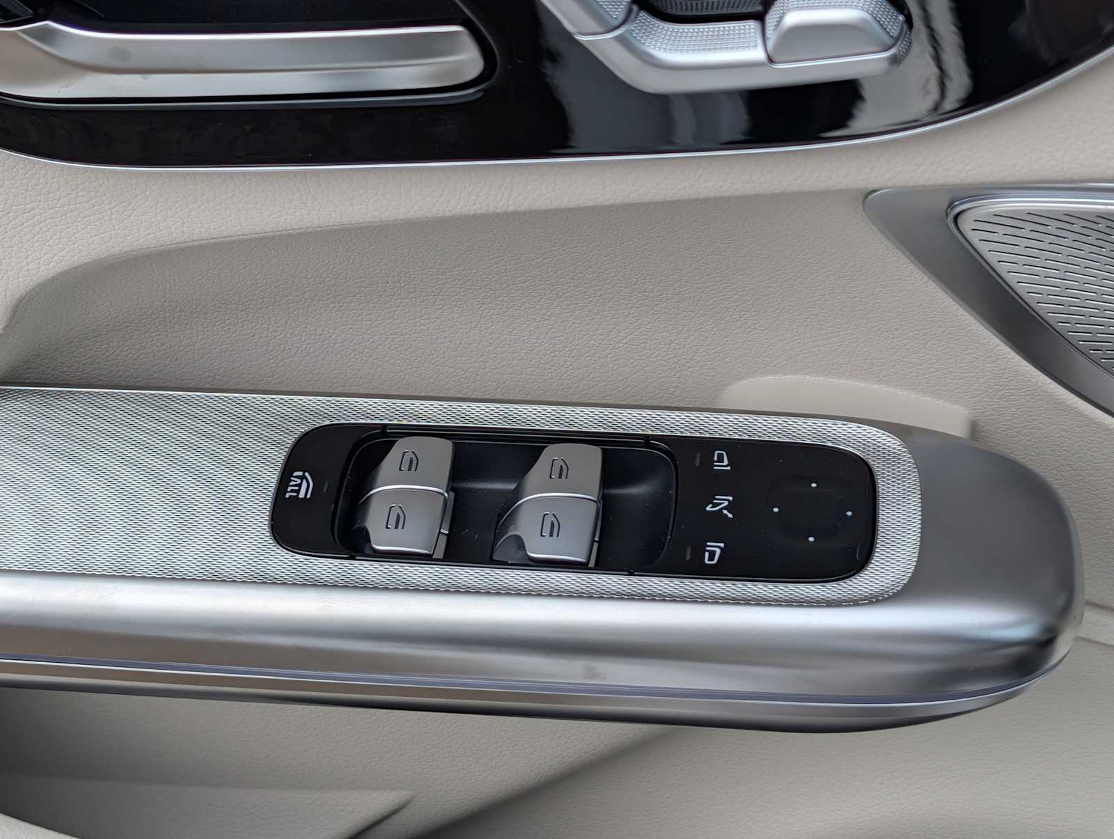 Thumbnail: 2026 Mercedes-Benz CLE - 21