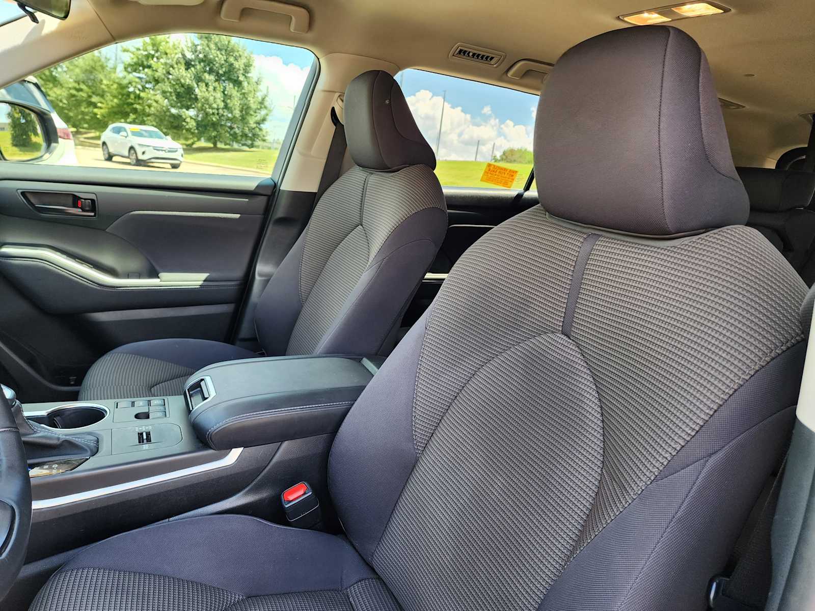 Thumbnail: 2023 Toyota Highlander - 9