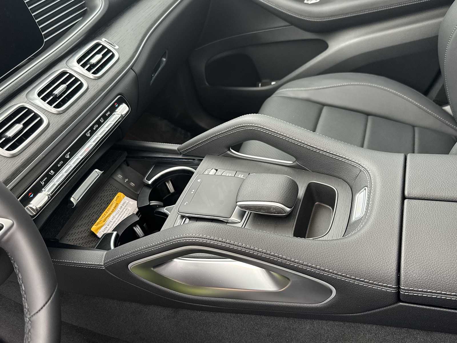 Thumbnail: 2026 Mercedes-Benz GLE - 22