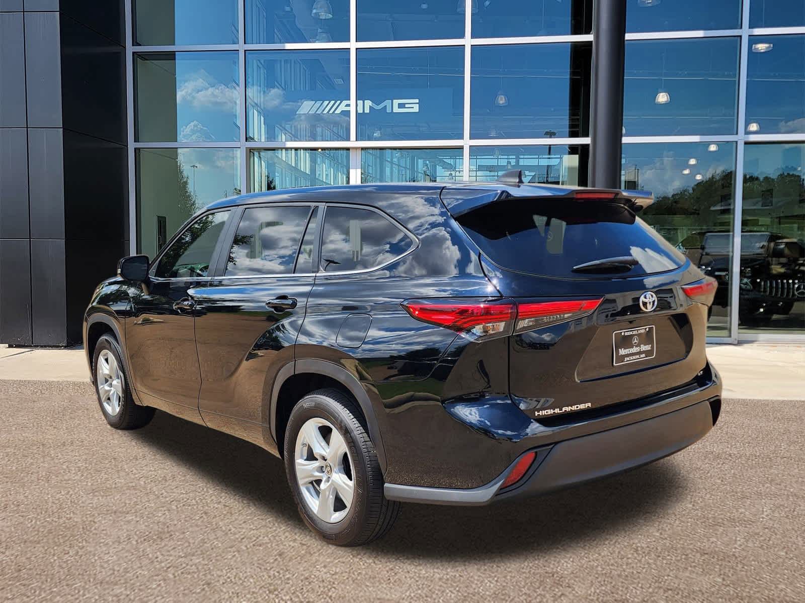 Thumbnail: 2023 Toyota Highlander - 24