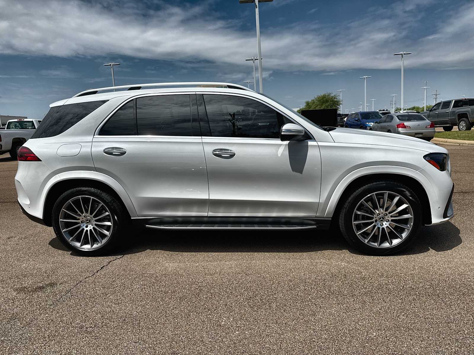 Thumbnail: 2026 Mercedes-Benz GLE - 10