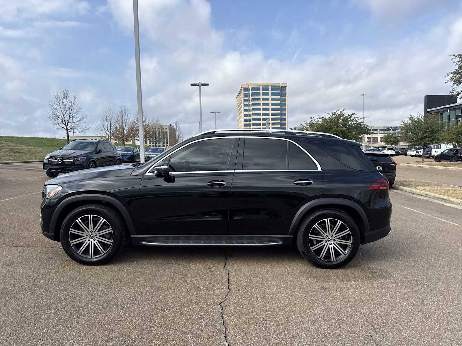 Thumbnail: 2026 Mercedes-Benz GLE - 3