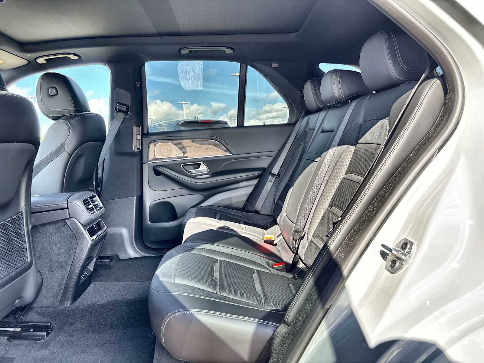 Thumbnail: 2026 Mercedes-Benz GLE - 4