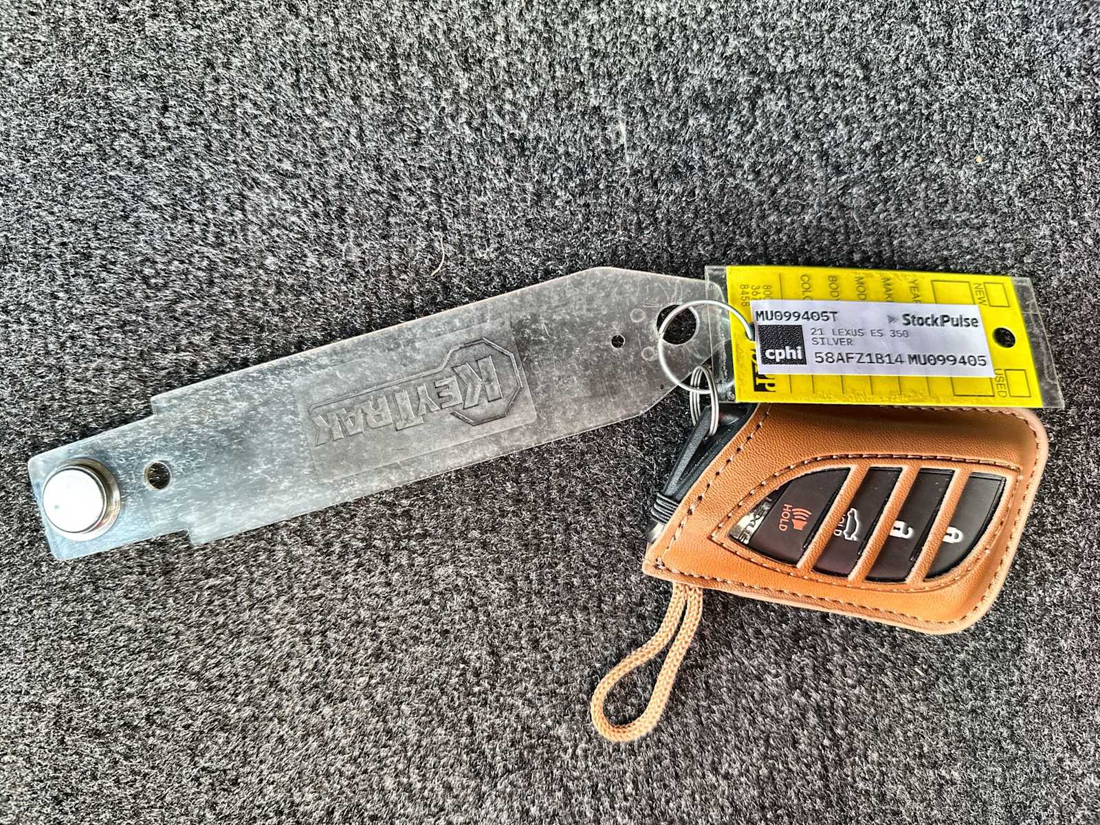 Thumbnail: 2021 Lexus ES - 26