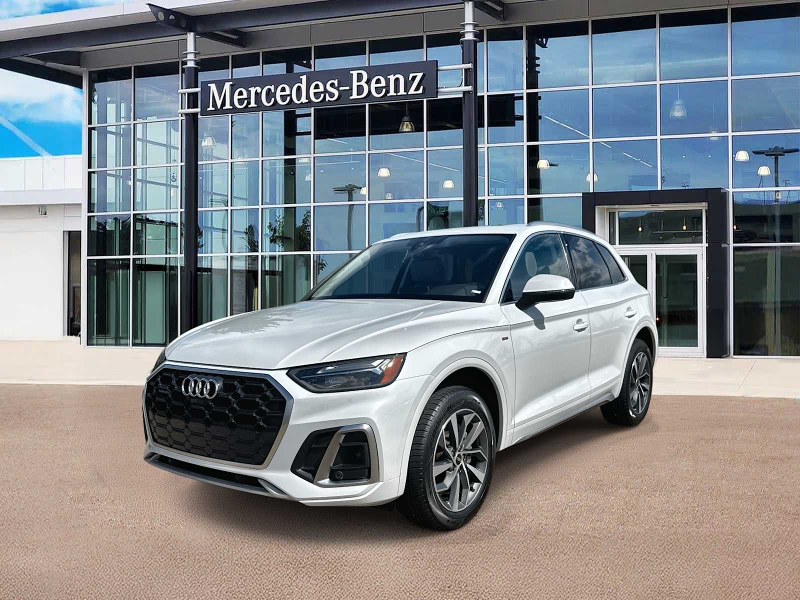 2023 Audi Q5 45 Premium Plus's photo