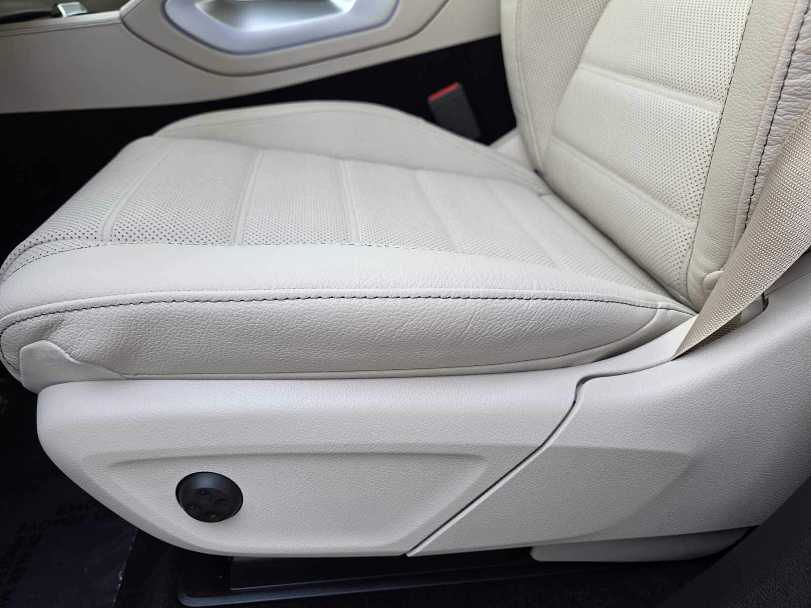 Thumbnail: 2026 Mercedes-Benz GLE - 14