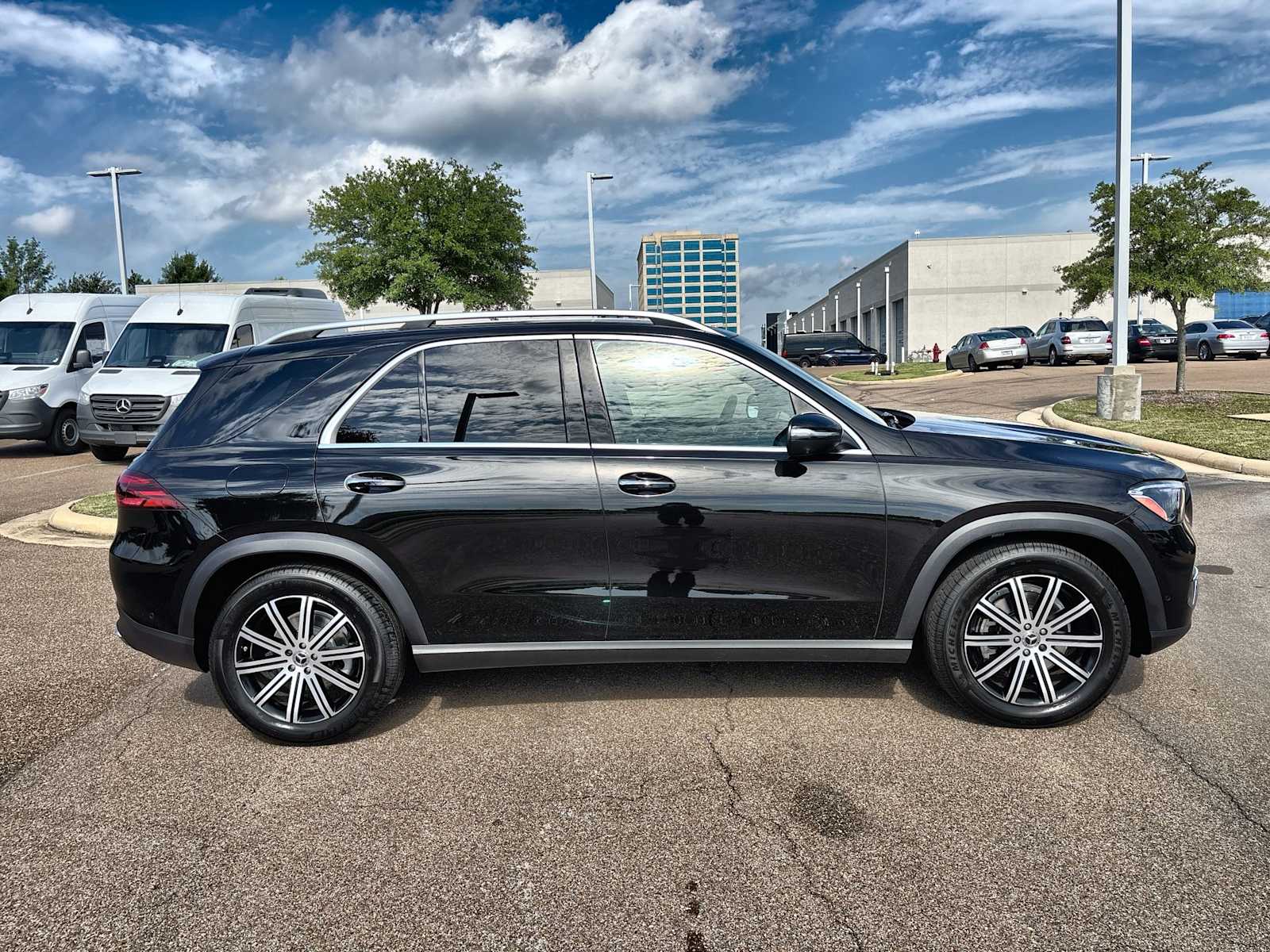 Thumbnail: 2026 Mercedes-Benz GLE - 10