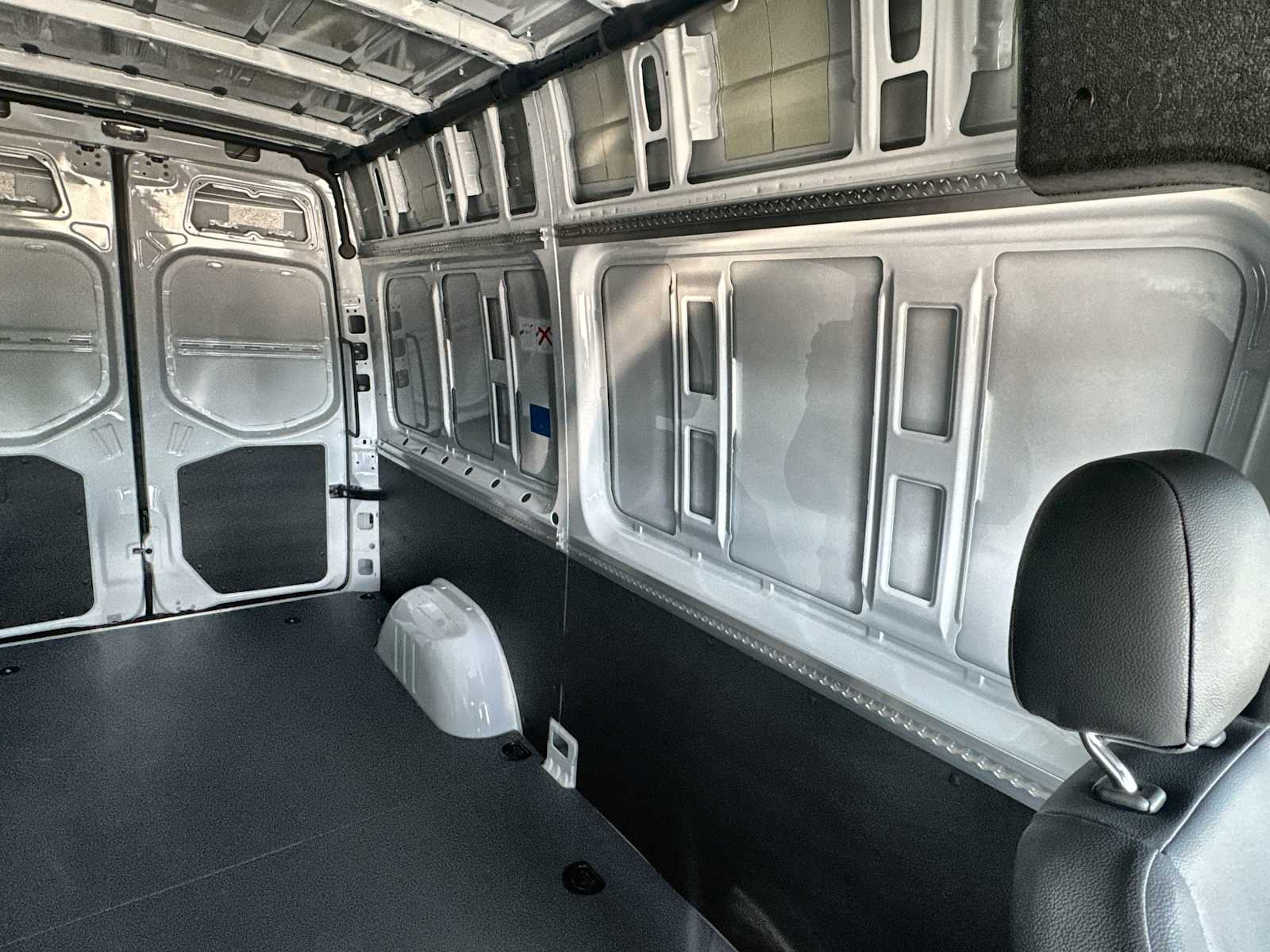 Thumbnail: 2026 Mercedes-Benz Sprinter - 4