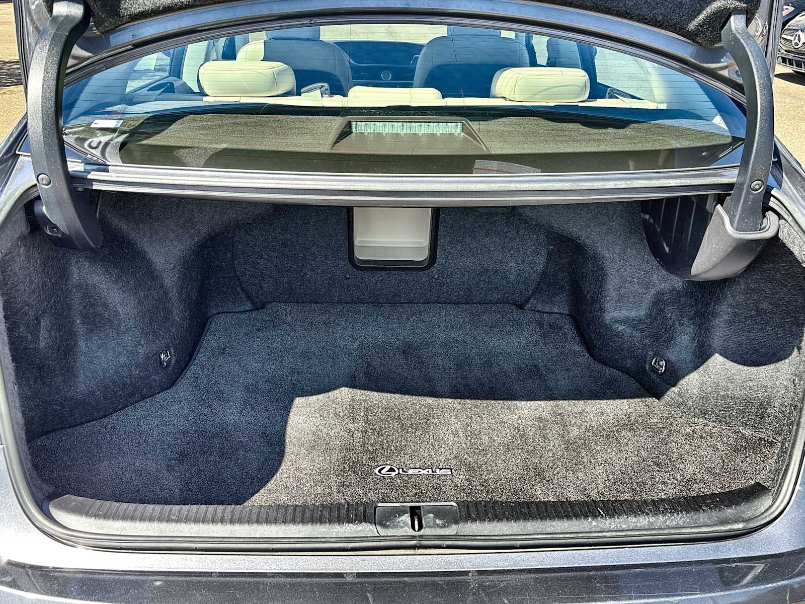 Thumbnail: 2018 Lexus ES - 16