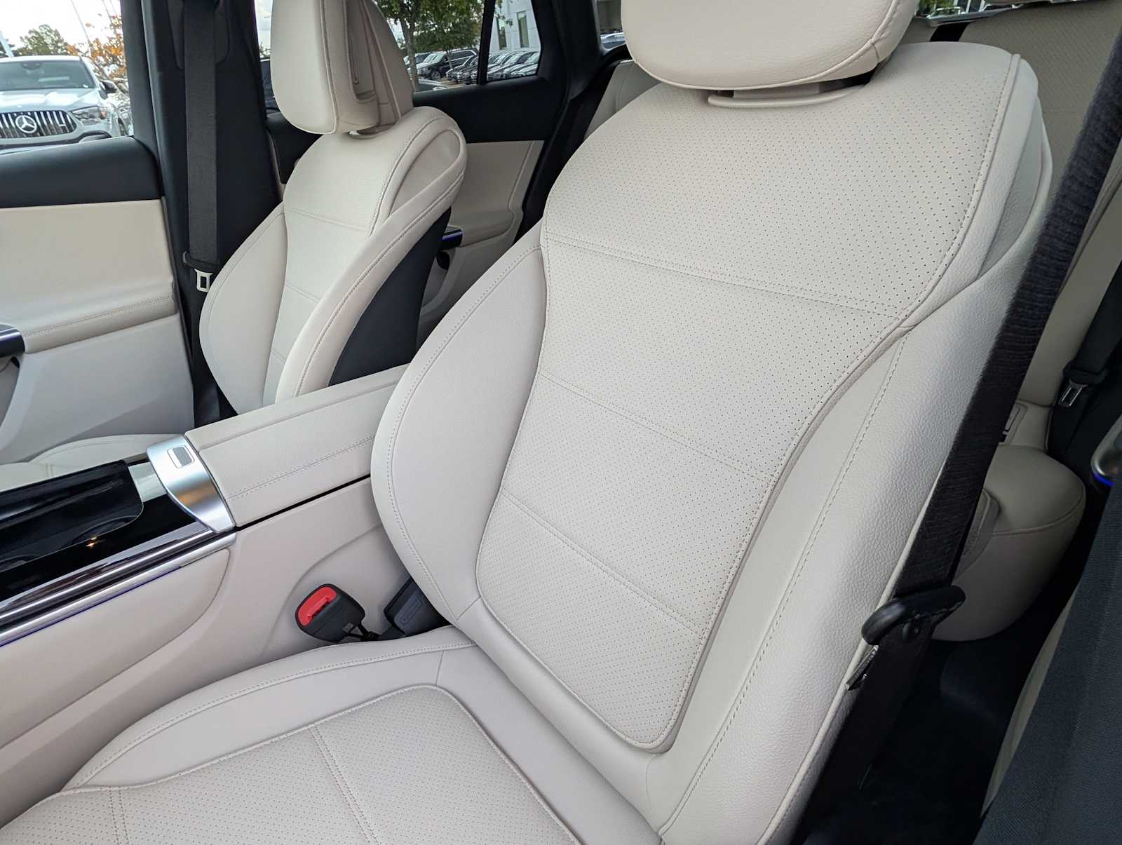 Thumbnail: 2026 Mercedes-Benz GLC - 16