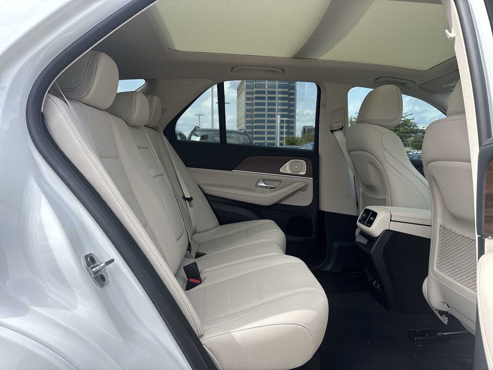 Thumbnail: 2026 Mercedes-Benz GLE - 19