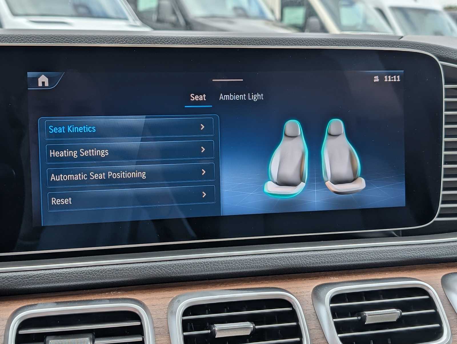 Thumbnail: 2026 Mercedes-Benz GLE - 10