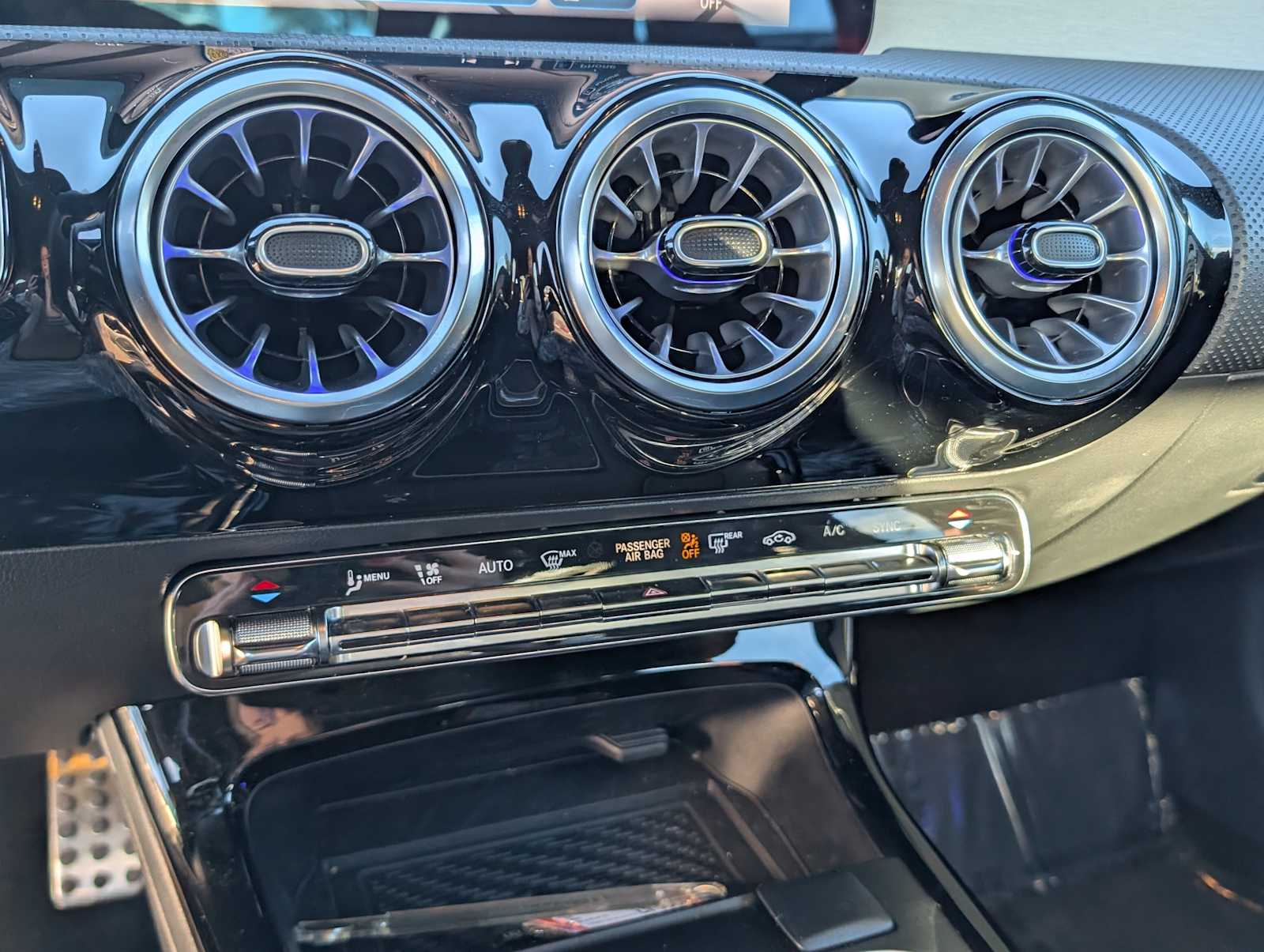 Thumbnail: 2025 Mercedes-Benz CLA - 15